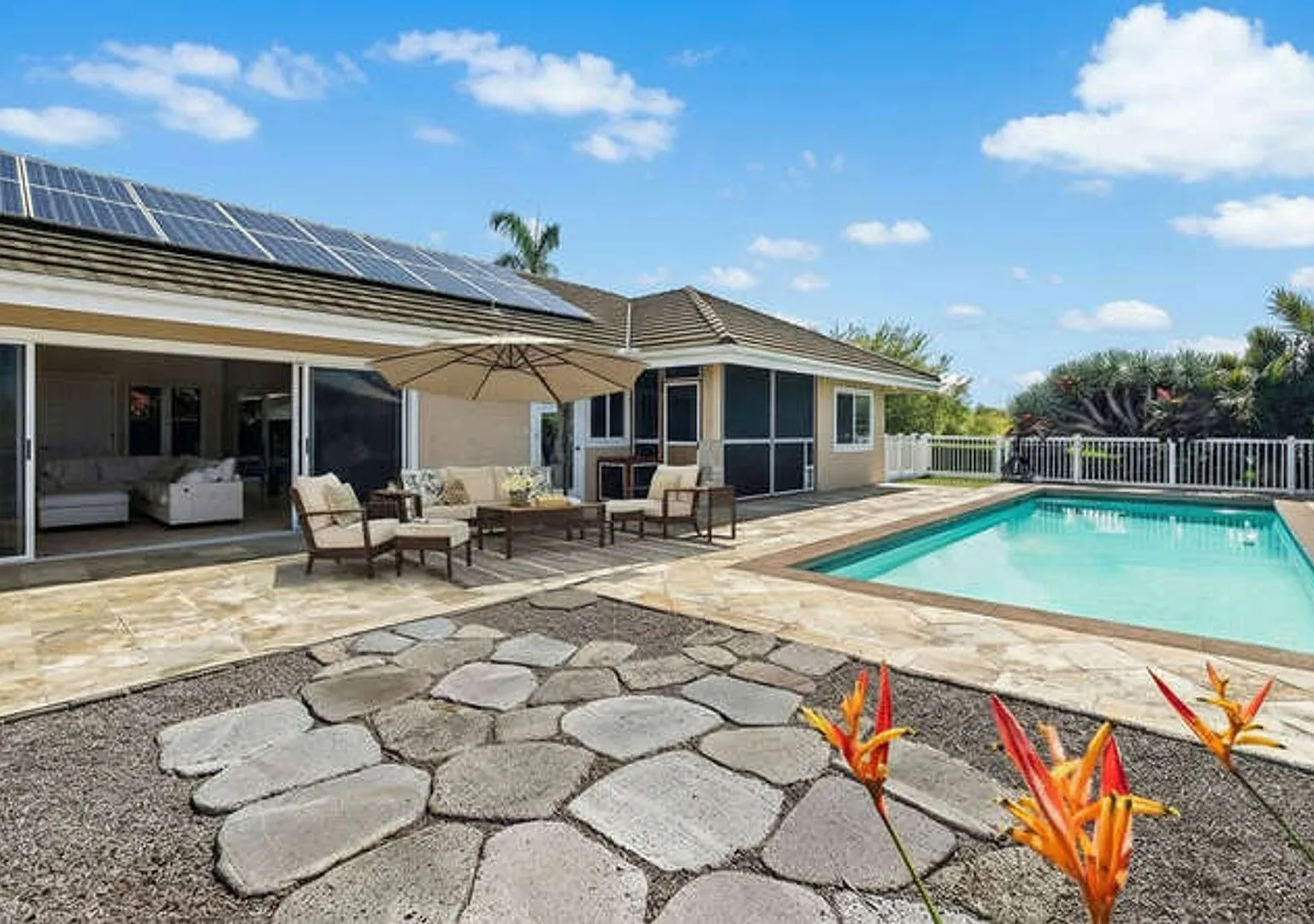 Beautiful Home in Gated Community — Photo 1