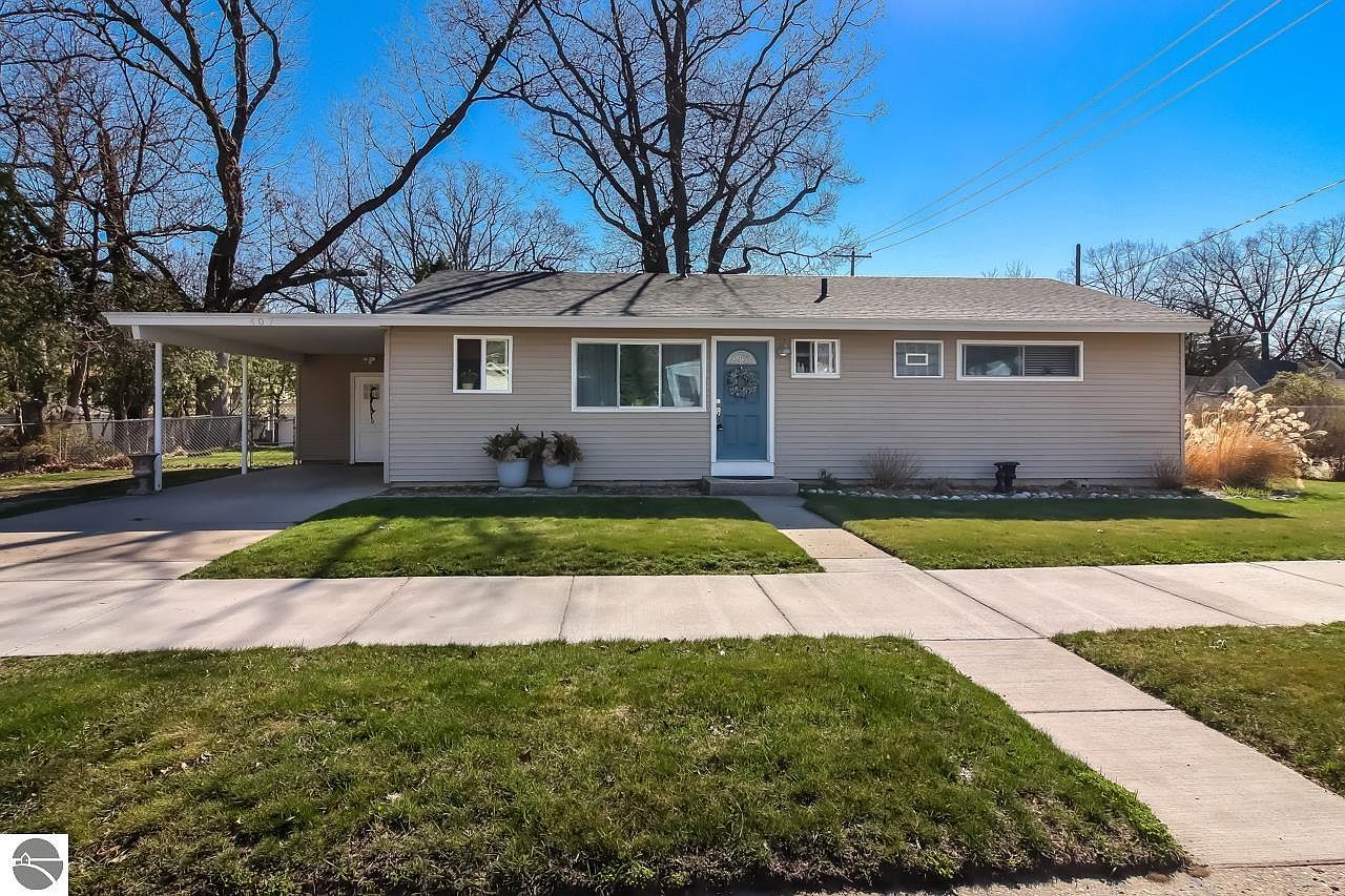 407 Rose St, Traverse City, MI 49686 Zillow