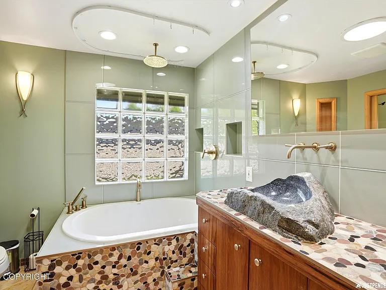 2100 Churchill Dr — Photo 40