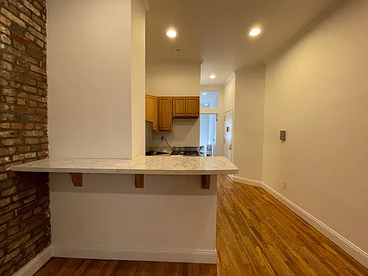 Rented by Crosstown Apartments NYC | media 9