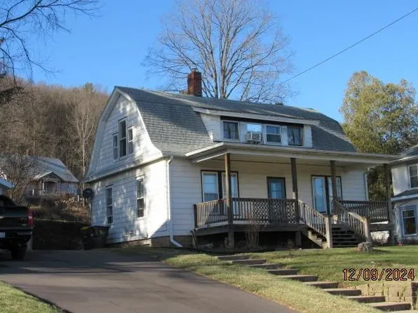 464 N Grove St, Richland Center, WI 53581