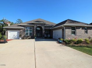 370 Mango Ln, Freeport, FL 32439