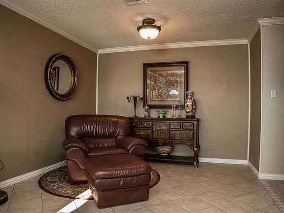 3rd image of 614 Coahuila Dr