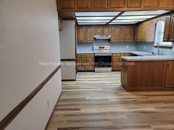 5th image of 104 S 40th St