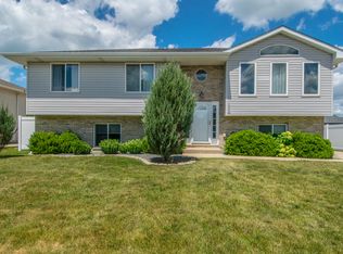 7009 Monmouth Dr, Joliet, IL 60431