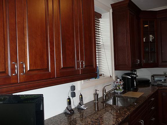 4th image of 118 Shady Ln