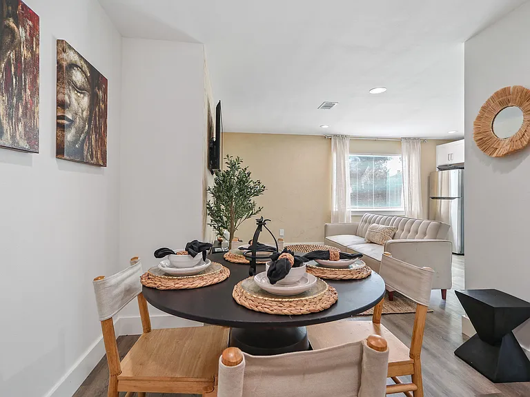 2615 Rosewood St — Photo 9
