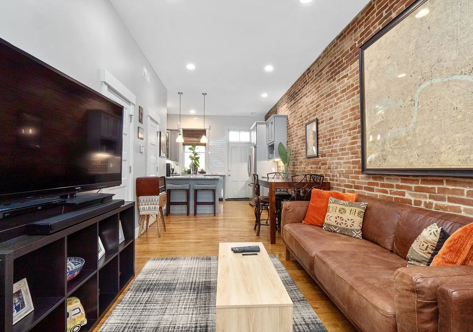 A Tall Glass of Soulard! 2.5BR/2.5Bath! — Photo 3