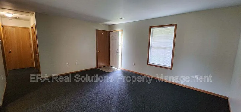 2 bed, 1.0 bath, $895 — Photo 2
