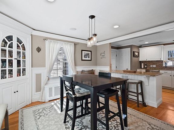 4th image of 259 Vernon St