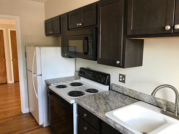 4th image of 2047 S Milwaukee St APT 11