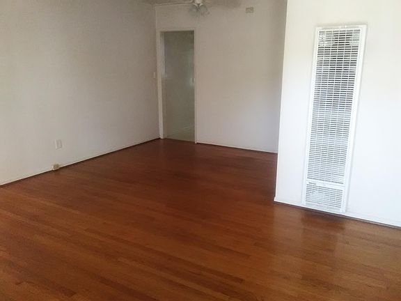 3rd image of 1287 Robinson Ave