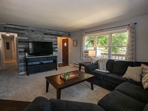 4th image of 613 W Clarence St