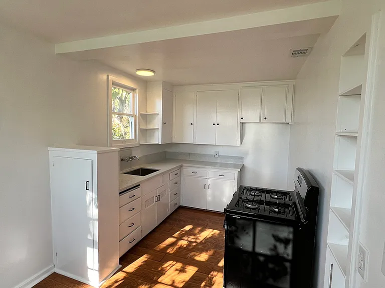 2200 S Coast Hwy #D — Photo 19
