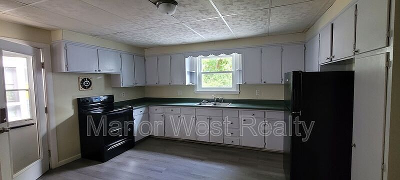 1st image of 37 E Pottsville St