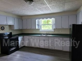 37 E Pottsville St, Pine Grove, PA 17963
