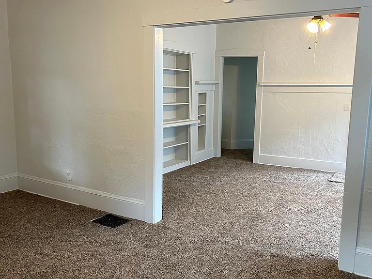 2921 SE Morrison St — Photo 2