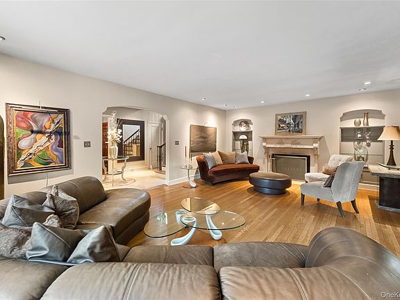 4th image of 6 White Plains Road