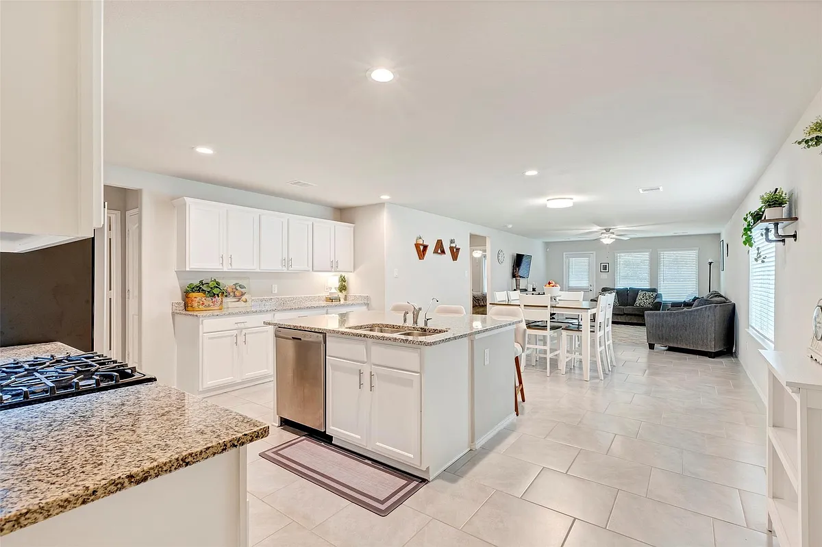 Building Photo - 10122 Pine Trace Village Dr