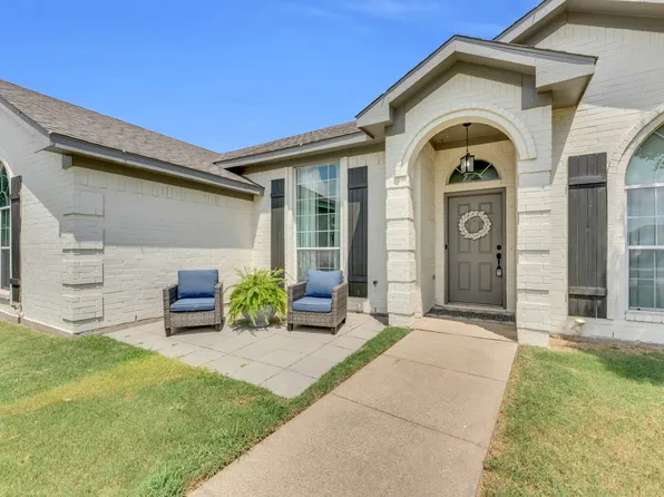 2 Dorchester Ct, Mansfield, TX 76063
