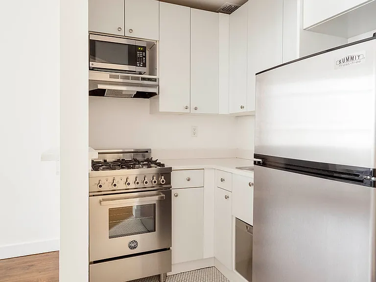 127 4th Ave #4E — Photo 3