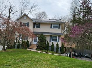25 Sachson Pl, Wappingers Falls, NY 12590