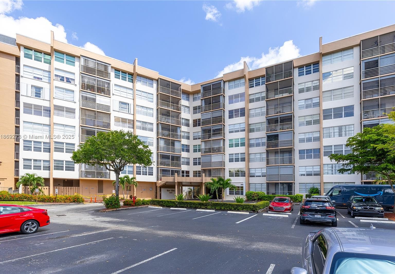 1000 Saint Charles Pl APT 319