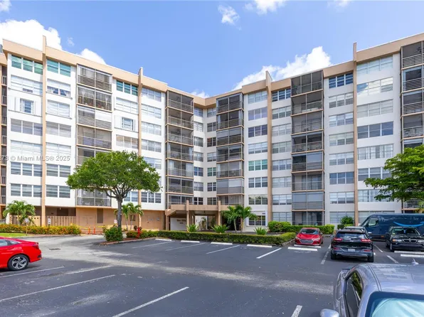 1000 Saint Charles Pl APT 319, Pembroke Pines, FL 33026