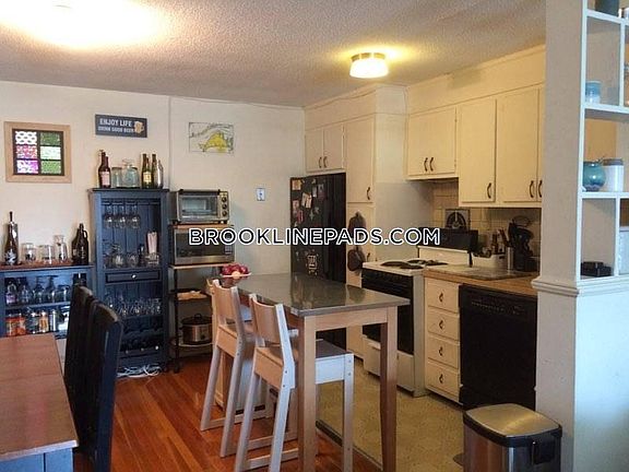2nd image of 50 Green St #U303