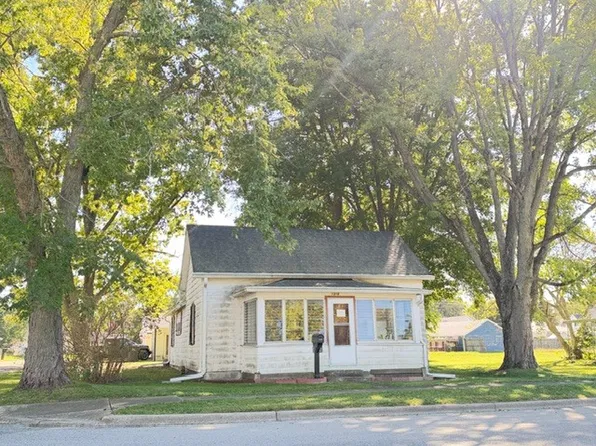 1318 E Washington St, Clinton, IL 61727