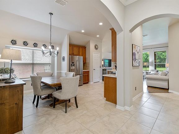 5th image of 988 Winged Foot Dr