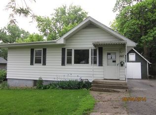 442 Center St, Woodstock, IL 60098