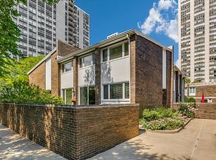 72 W Schiller St, Chicago, IL 60610