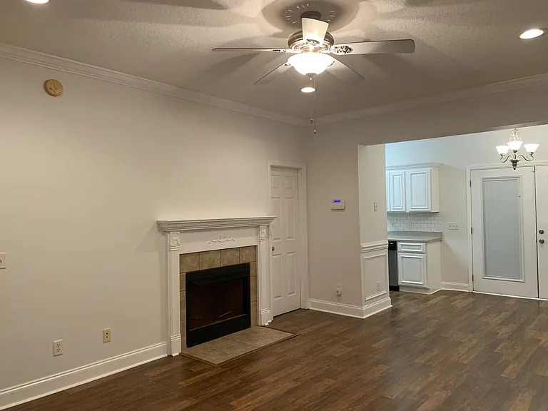 120 Caswell Ct — Photo 2