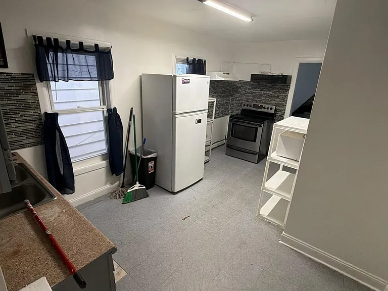 3907 Newark Ave #2 — Photo 4