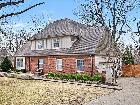3rd image of 12716 Oakmont Dr