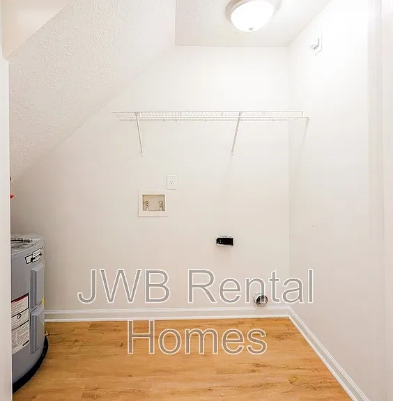 8450 Jasper Ave — Photo 12