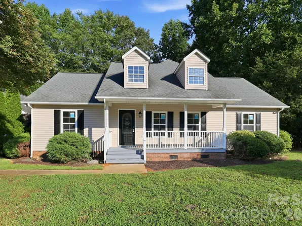 910 Little Brook Cir, York, SC 29745