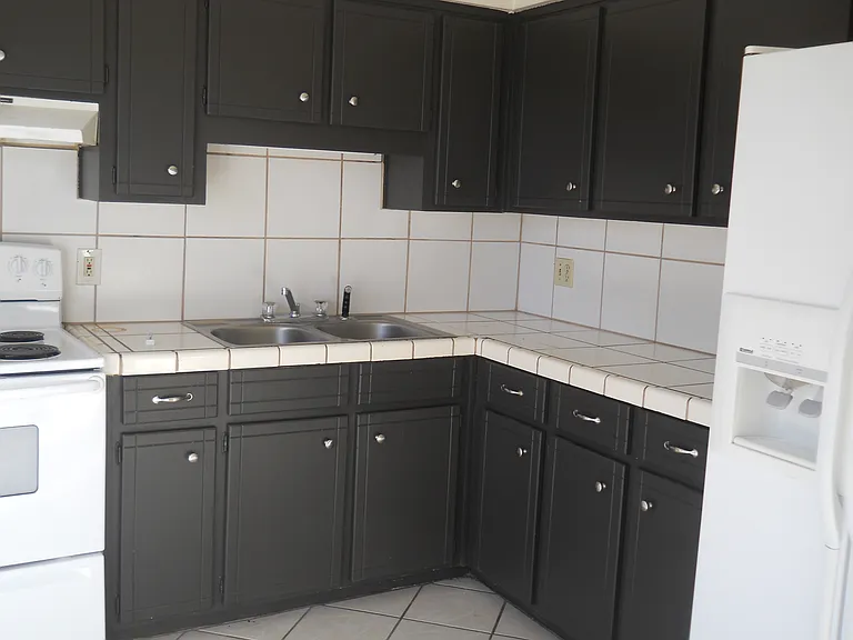 2241 N Catalina Ave — Photo 11