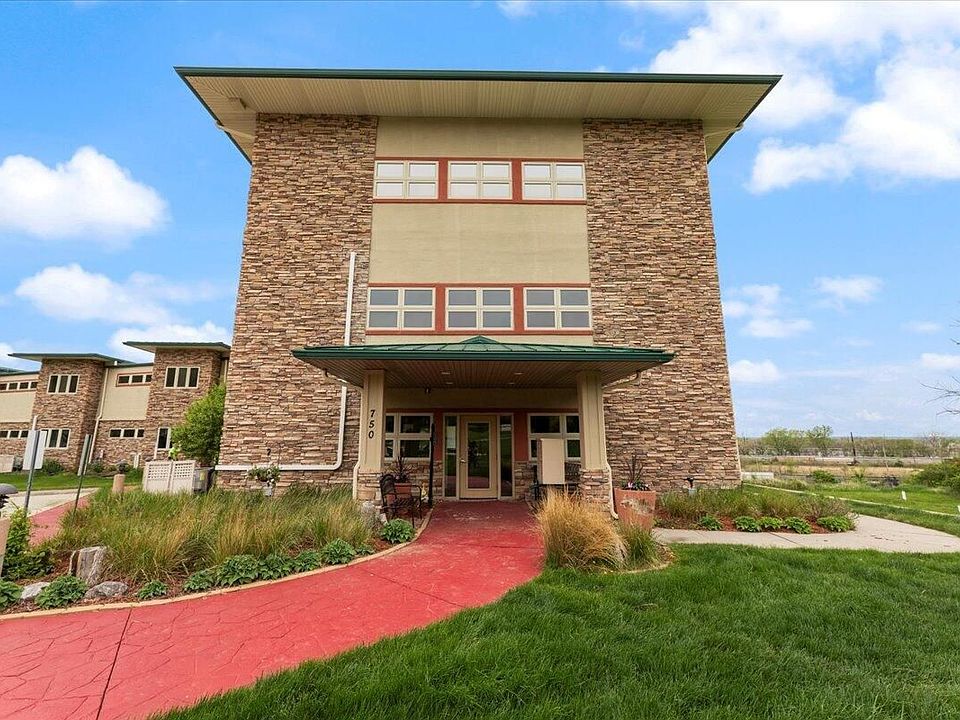 1st image of 750 Parkwild Dr #202
