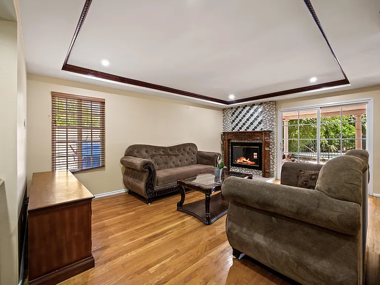22606 Archwood St — Photo 11