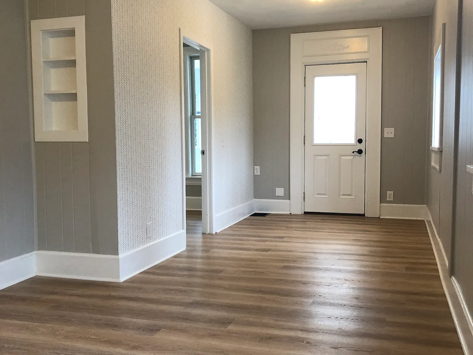 4 bed, $2,500 — Photo 1