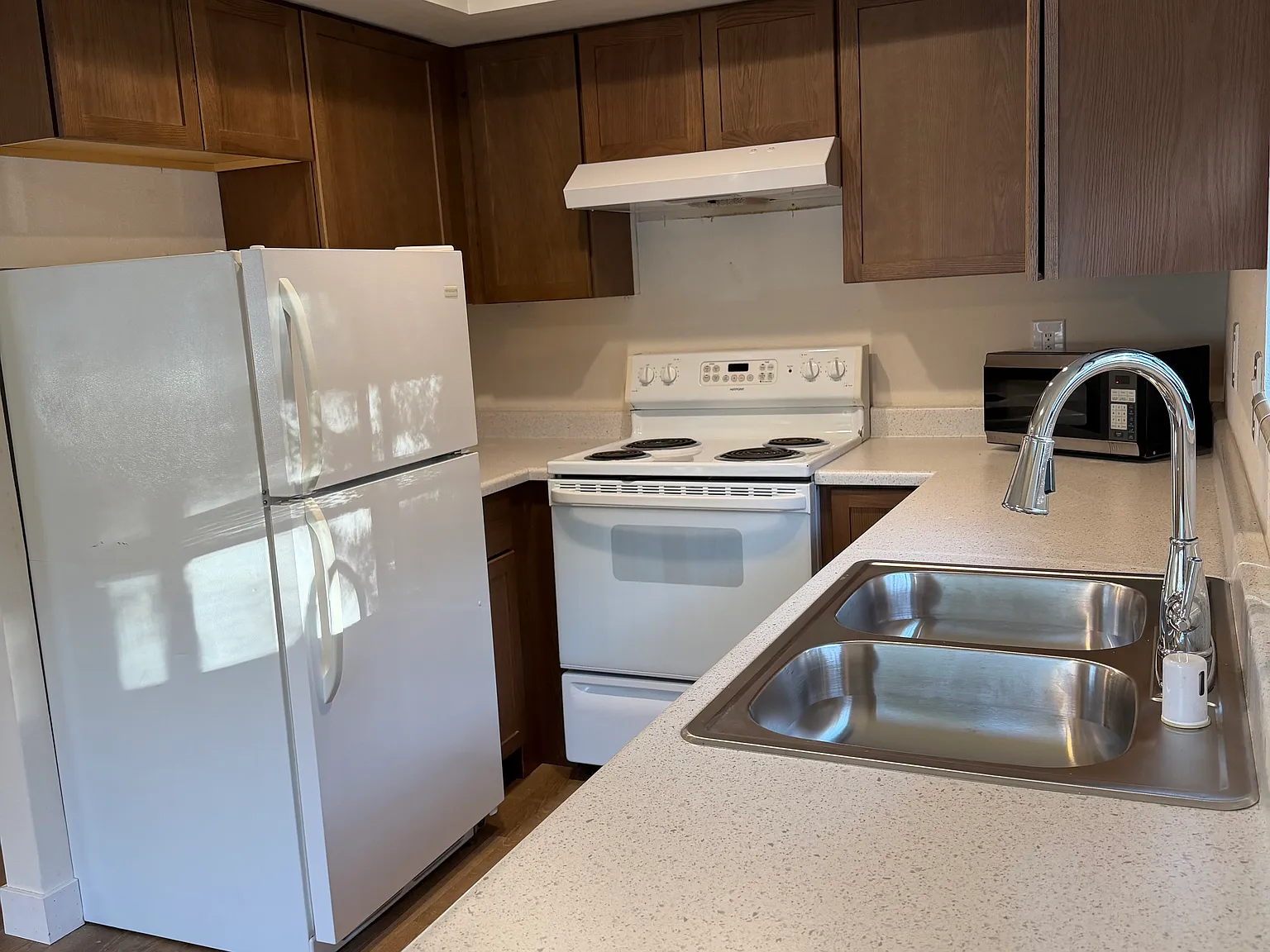 2 bed, 858 sqft, $1,775 — Photo 1