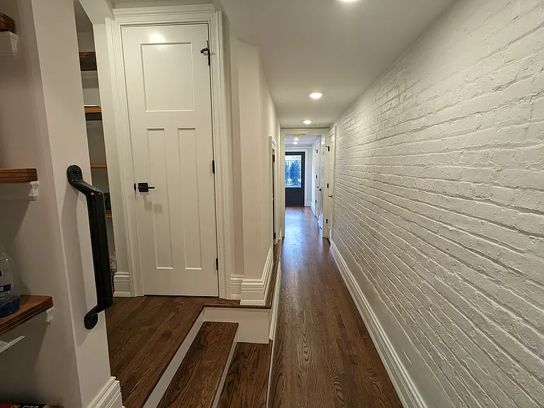 1846 W Belle Plaine Ave #1 — Photo 6