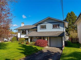 544 Riel Pl W, Saanich, BC V8Z2J1