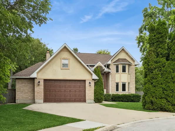 262 9th St, Wheeling, IL 60090