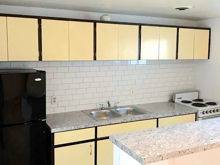 1200 N Severance St — Photo 11
