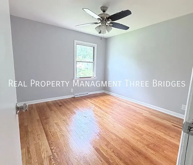 536 Ames Pl — Photo 6