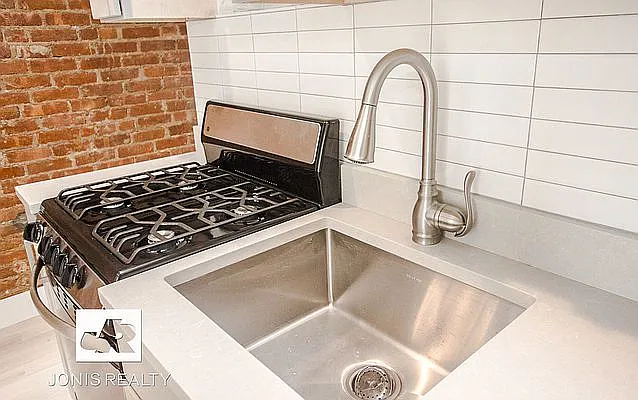 Rented by Jonis Realty | media 4
