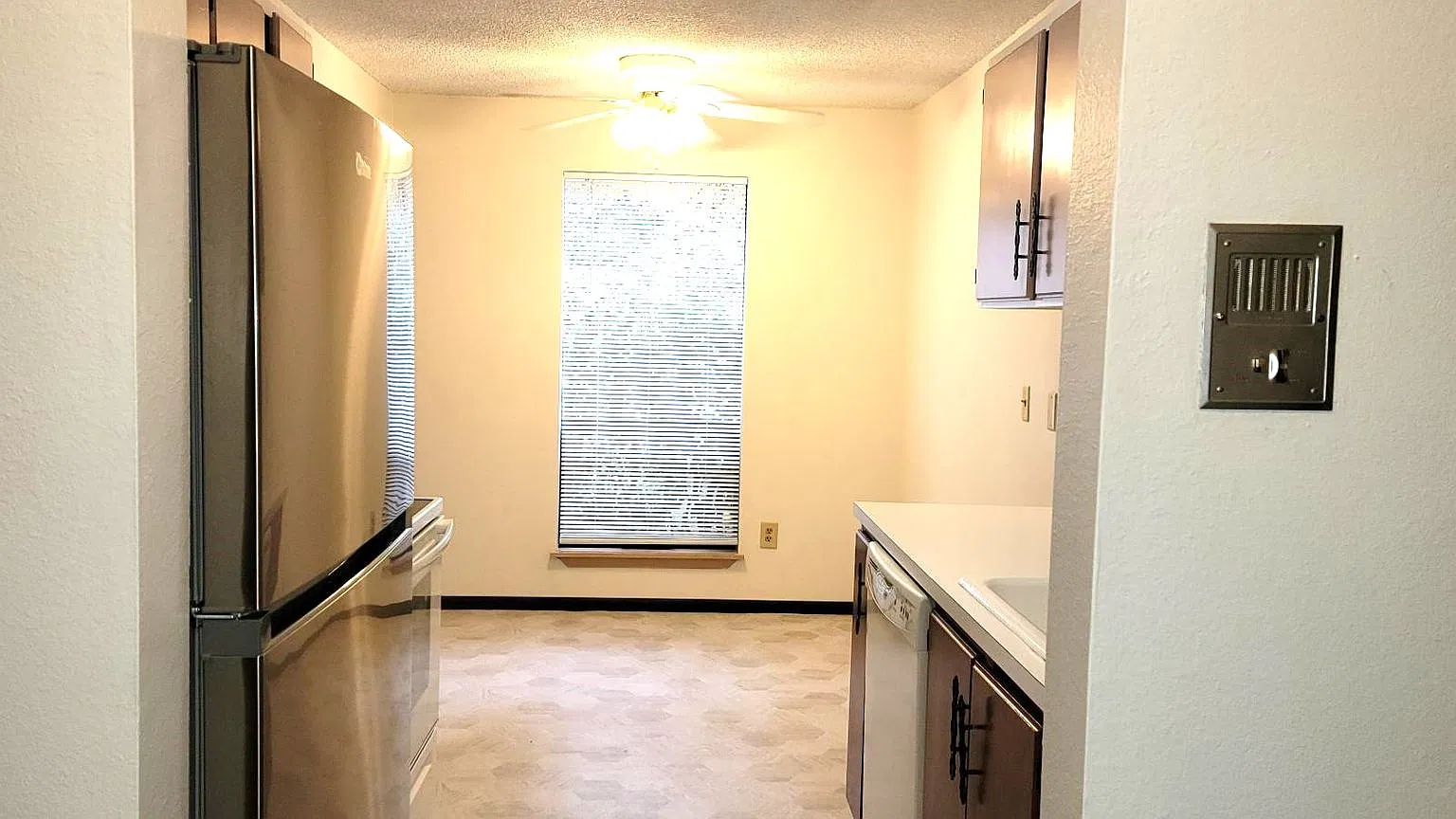 Lynnwood Charming 1 BD / 1 BA Condo — Photo 4